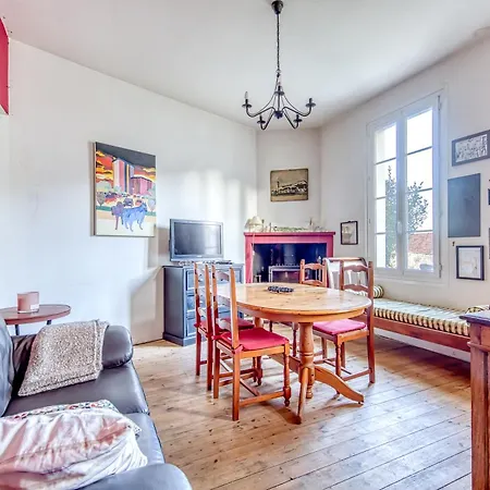 Semesterbostad Maison De Famille Mortagne-sur-Gironde