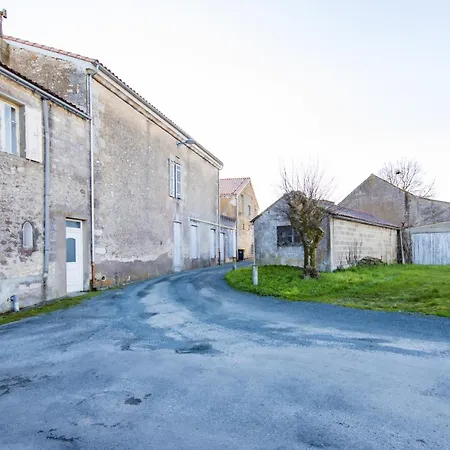 Semesterbostad Maison De Famille Mortagne-sur-Gironde