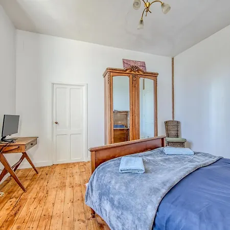 Maison De Famille Semesterbostad *